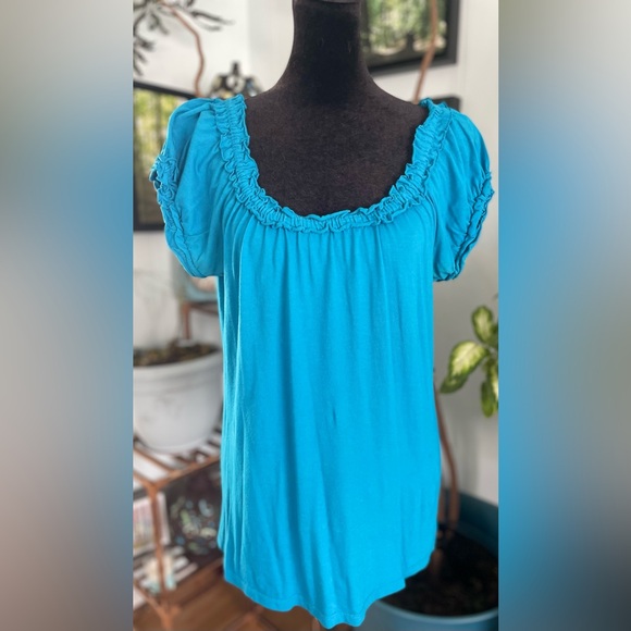 Scoop Ruffle Neck Short Cap Sleeve Top - Picture 1 of 6